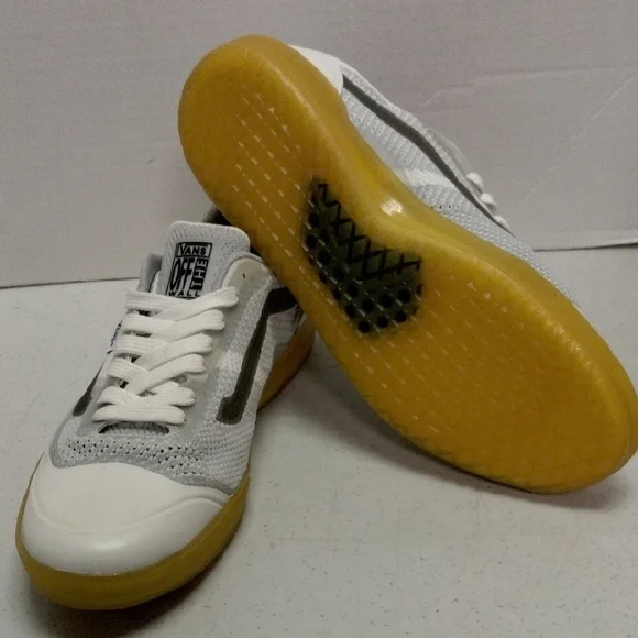 Vans AVE Knit White and Gray with Gum Sole display picture 2